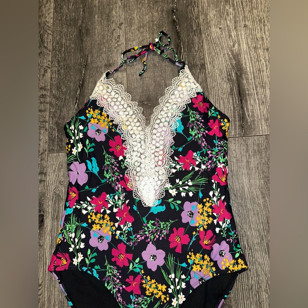 Sea Angel Woman’s One Piece Lace Detail Floral Bathing Suit Bin 3 - Picture 2 of 5